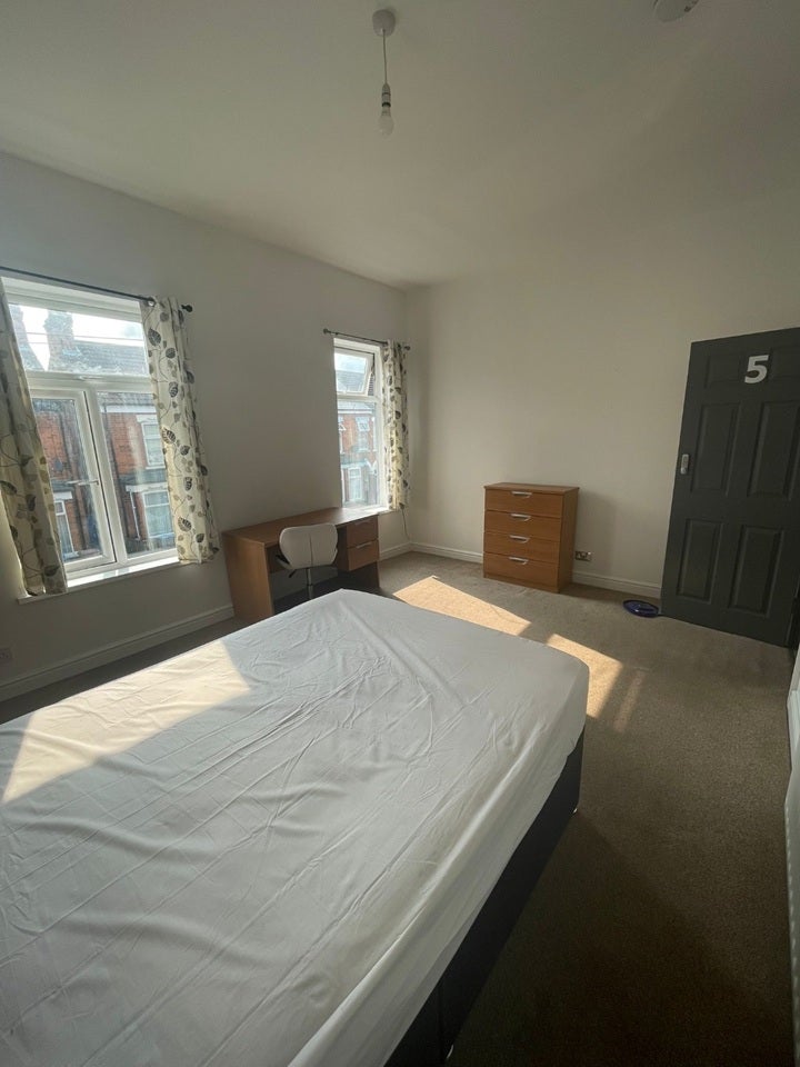 Room Bacheler Street in Hull
