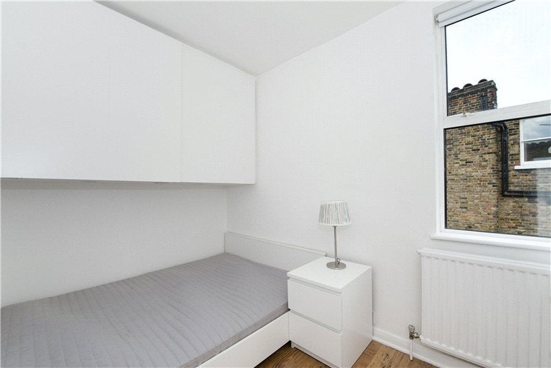 Flat Carleton Road in Greater London