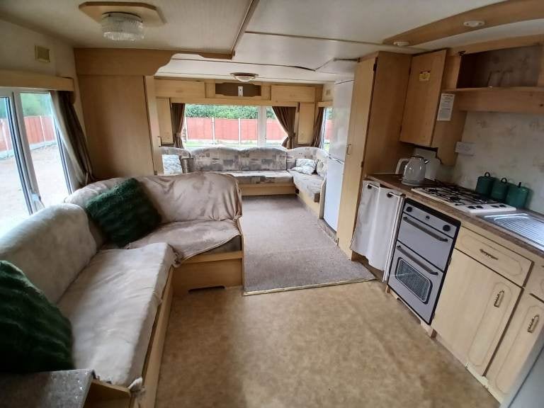 Flat Sutton Road in South Derbyshire