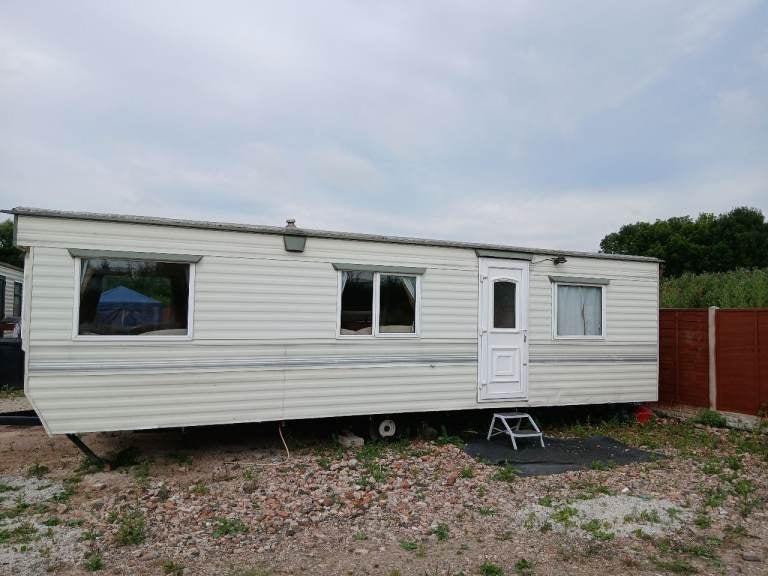 Flat Sutton Road in South Derbyshire