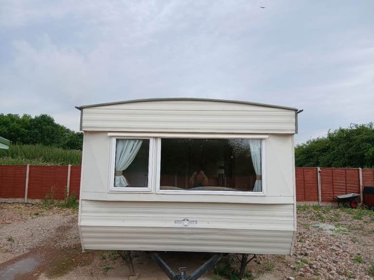 Flat Sutton Road in South Derbyshire