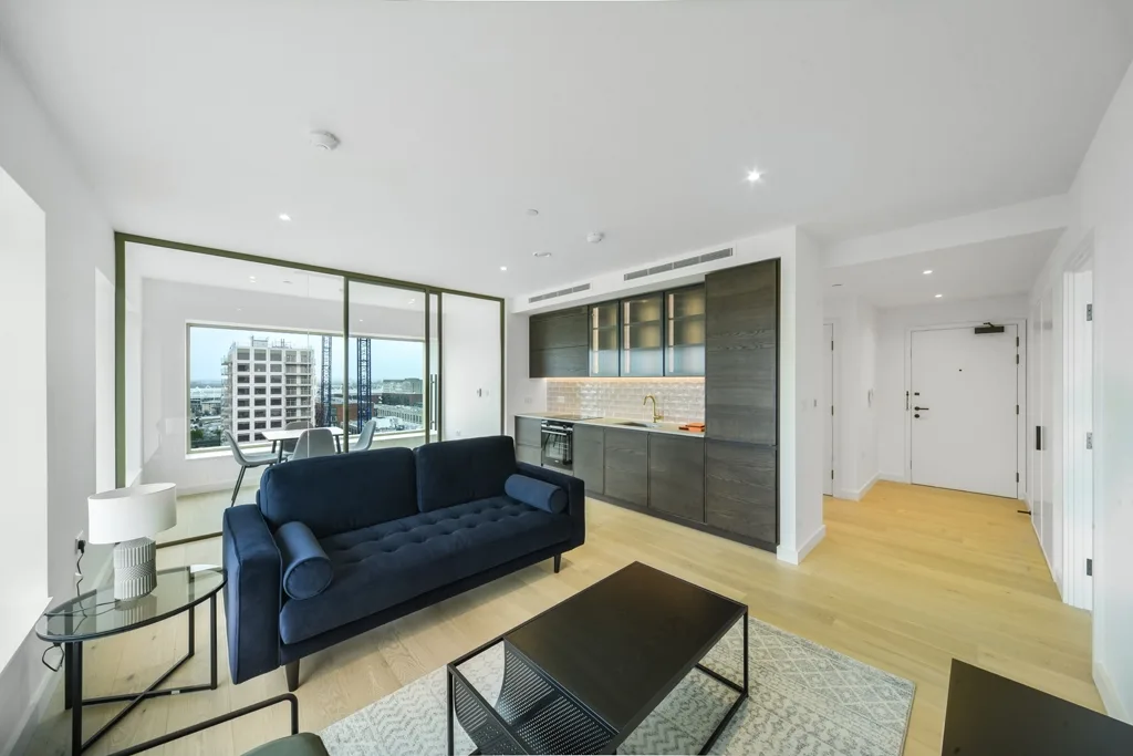 Flat Mudlarks Boulevard in Greater London