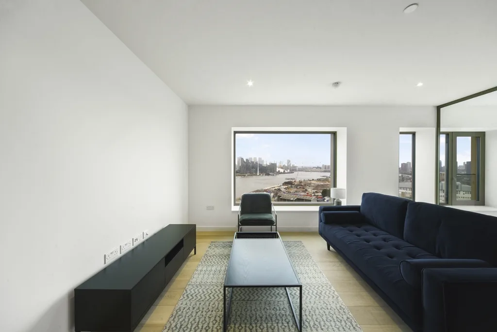 Flat Mudlarks Boulevard in Greater London