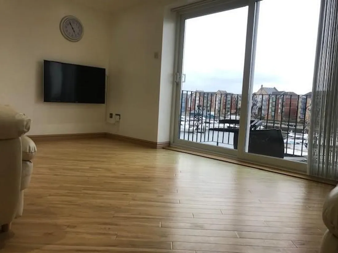 Flat Victoria Quay in Swansea