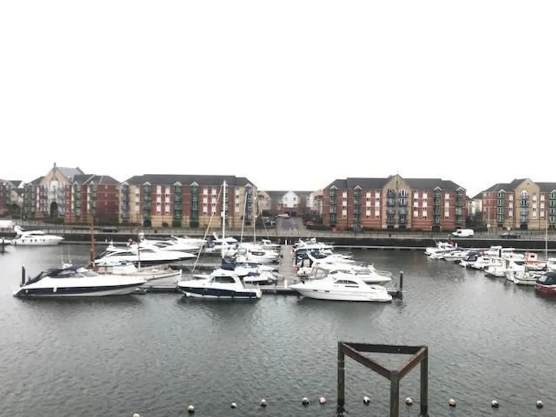 Flat Victoria Quay in Swansea
