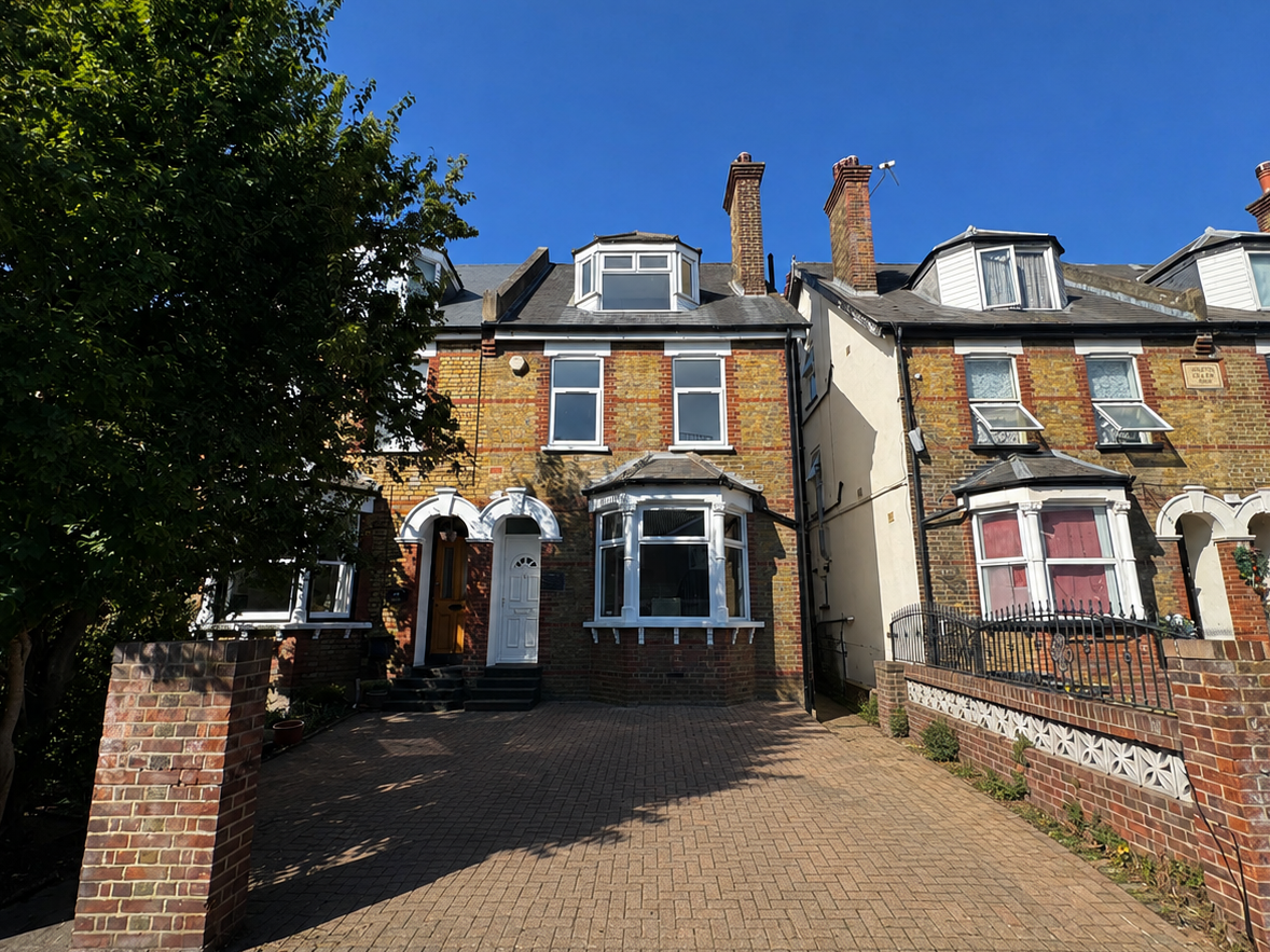 Flat Priory Road in Dartford