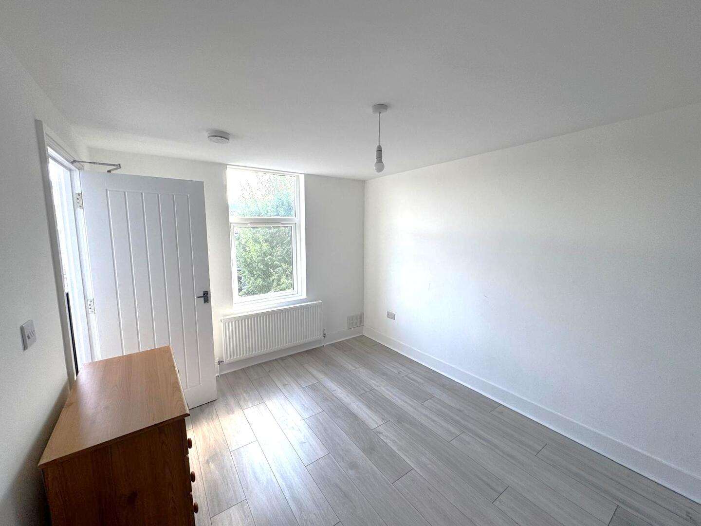 Flat Priory Road in Dartford
