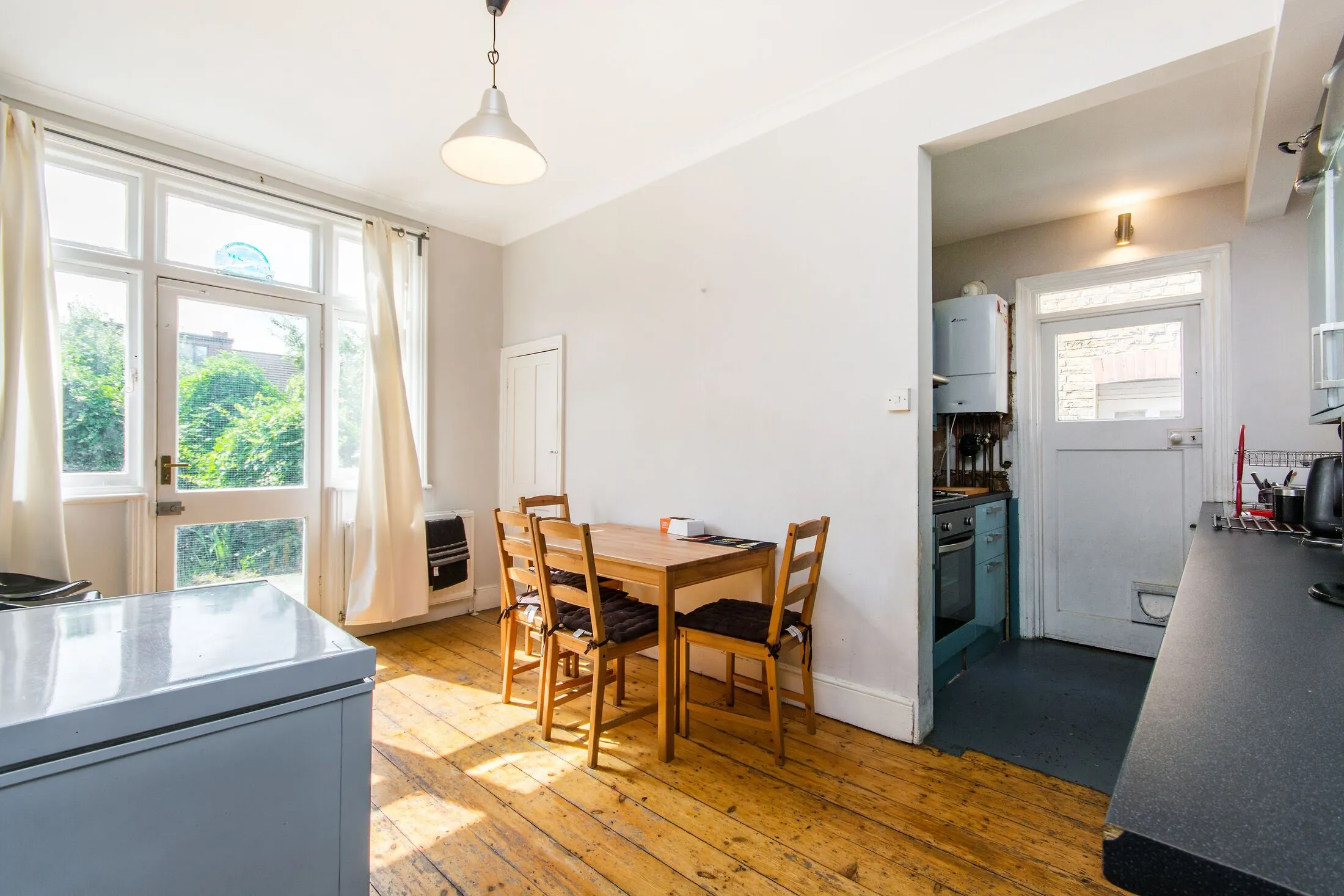 Flat Glencairn Road in Greater London