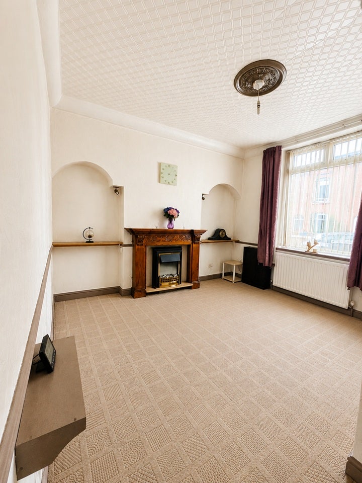 House Coalshaw Green Road in Chadderton