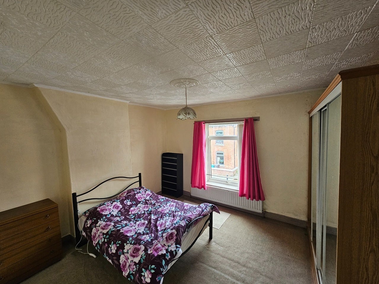 House Coalshaw Green Road in Chadderton
