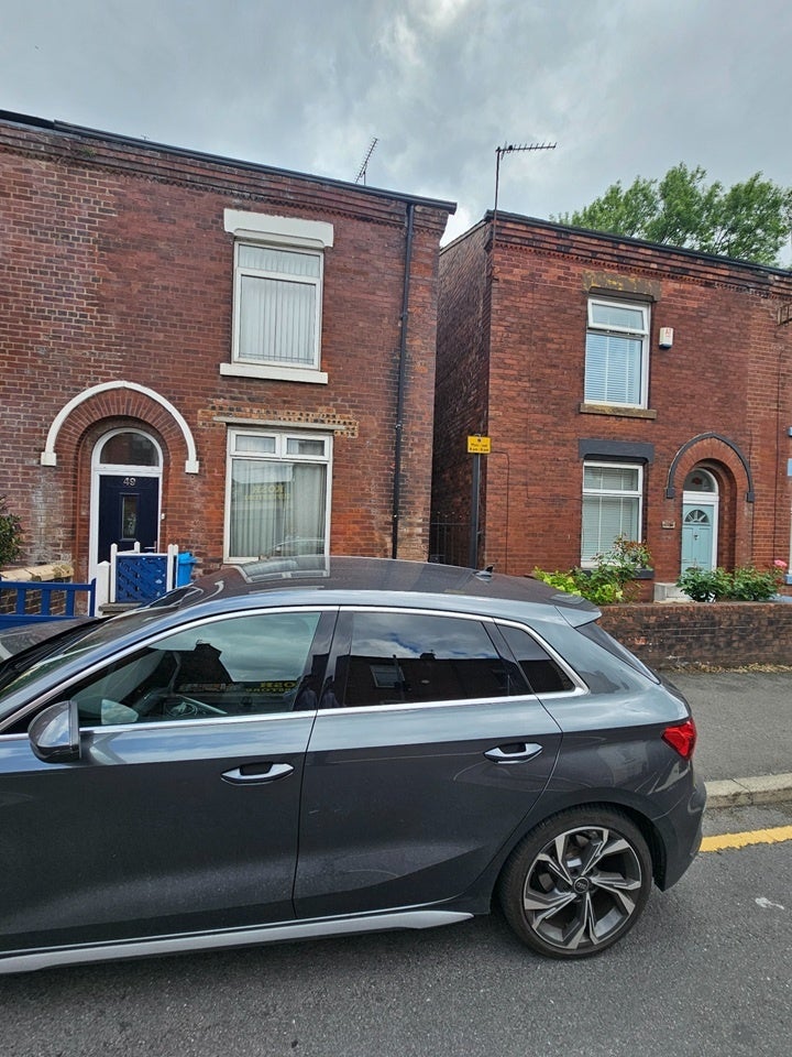 House Coalshaw Green Road in Chadderton