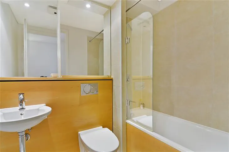 Flat West Parkside in Greater London