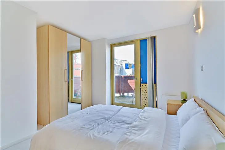 Flat West Parkside in Greater London
