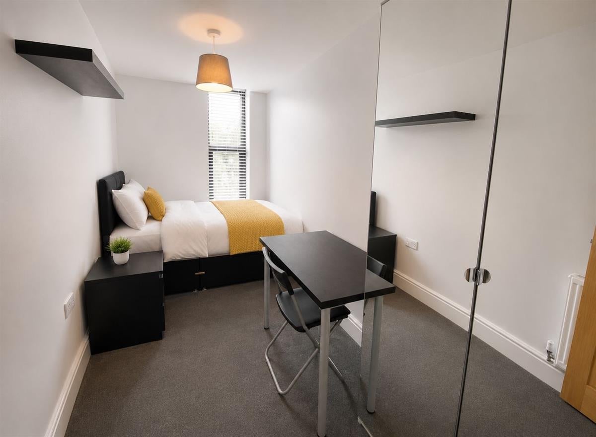 Flat Millicent Road in Nottingham
