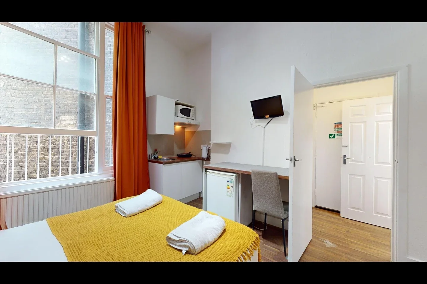 Flat Knaresborough Place in Greater London