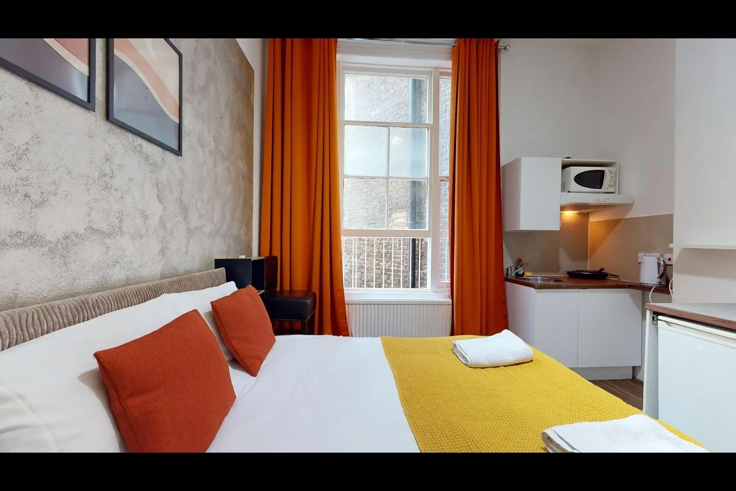 Flat Knaresborough Place in Greater London