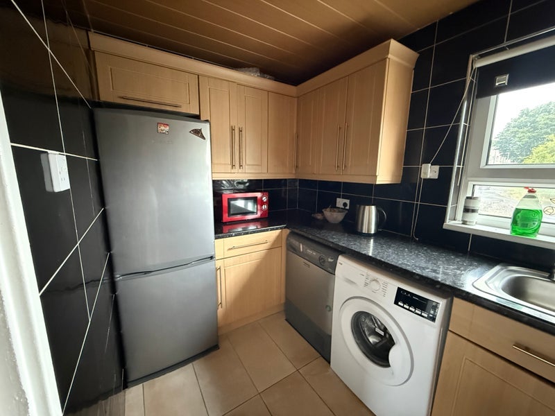 Room Torphin Crescent in Glasgow