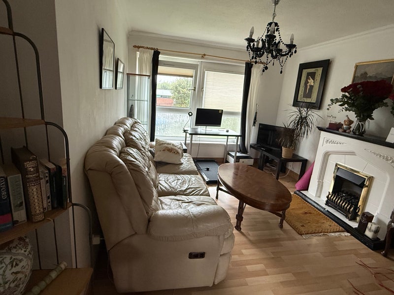 Room Torphin Crescent in Glasgow