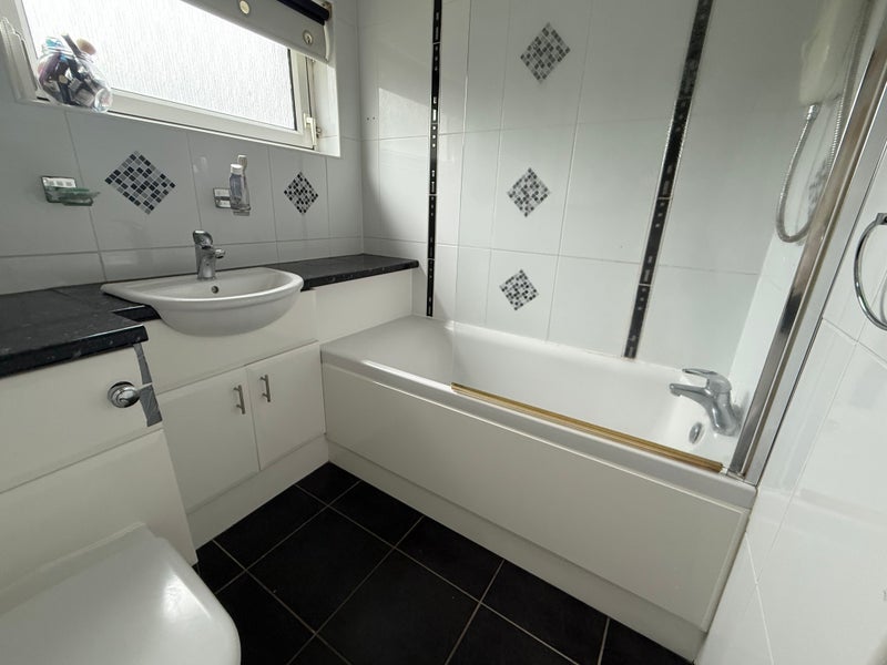 Room Torphin Crescent in Glasgow