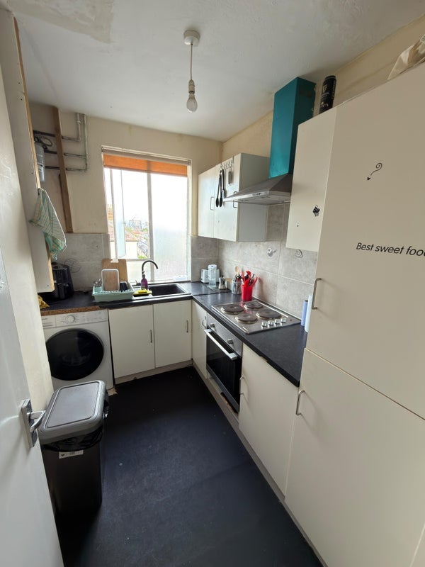 Room High Road in Greater London
