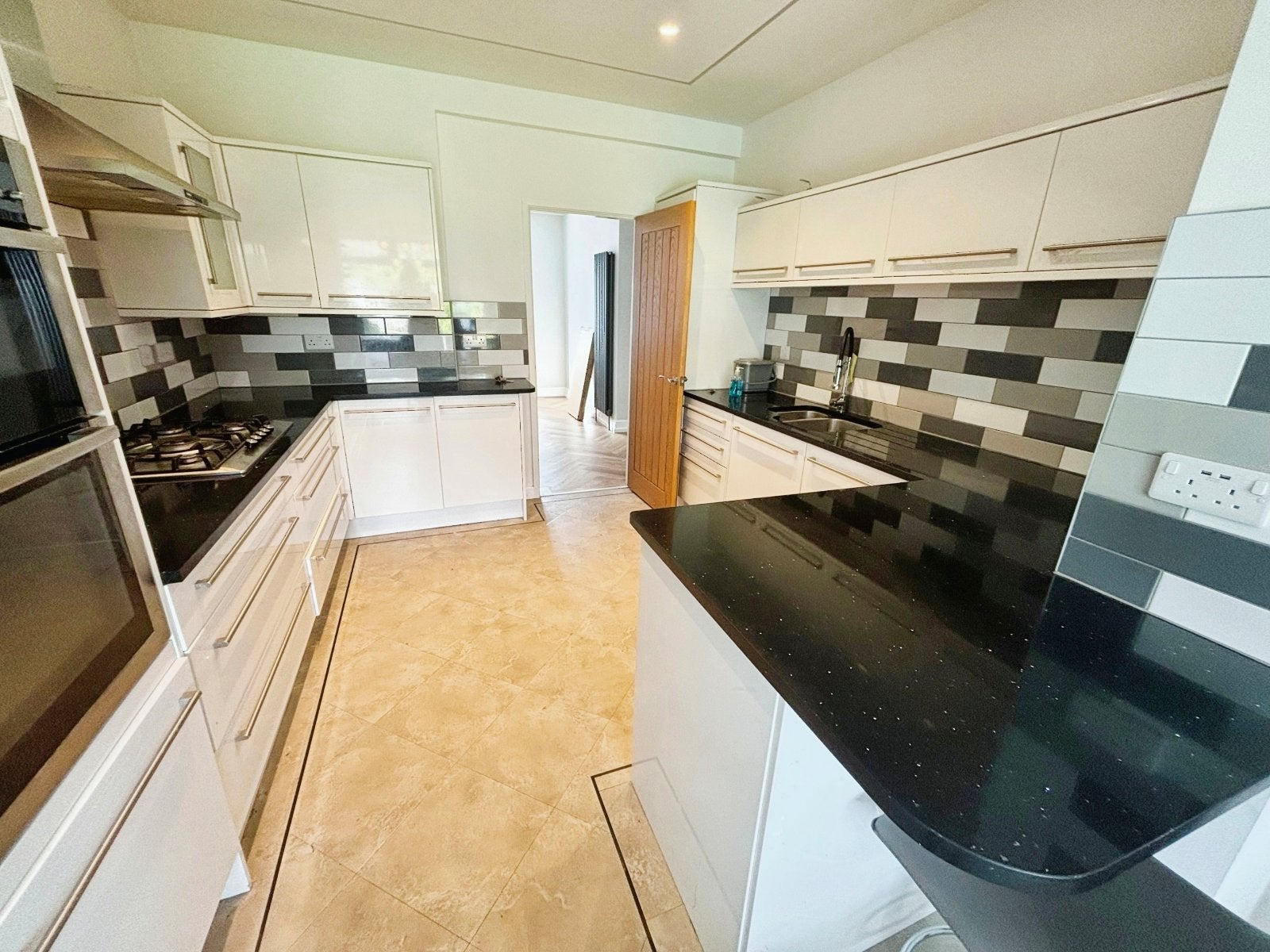 Room Ruabon Road in Manchester