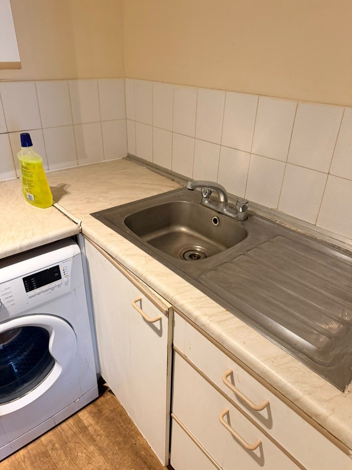 Flat Raven Close in Greater London