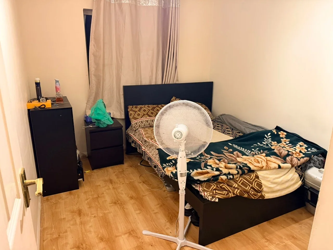 Flat Raven Close in Greater London