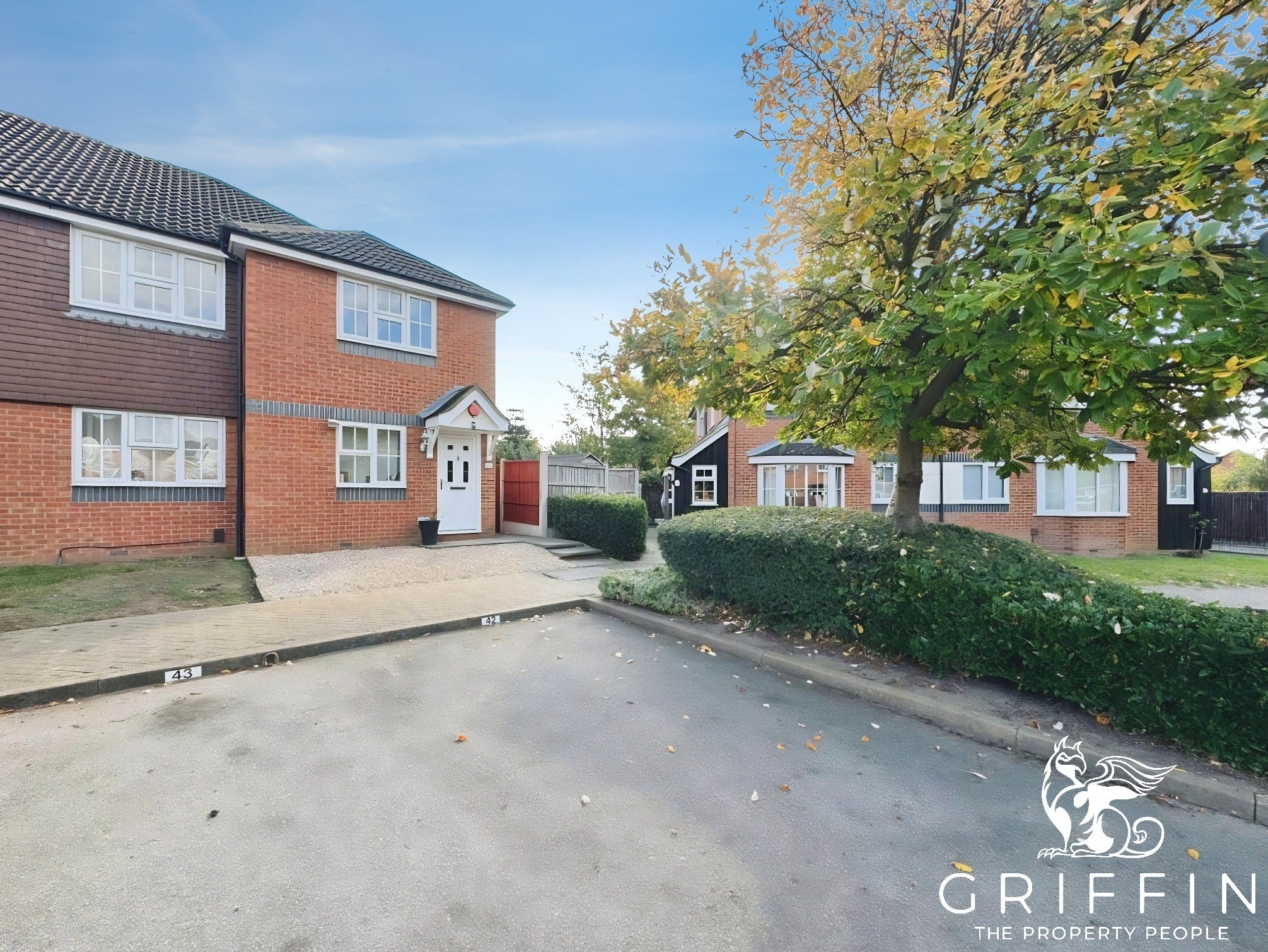 House Dudley Close in Grays