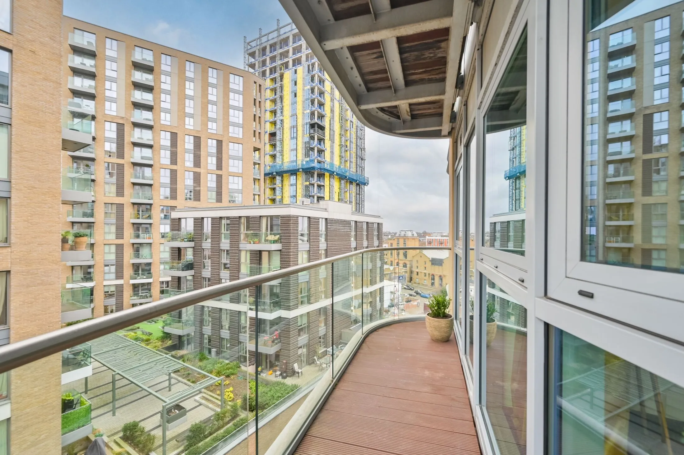 Flat Bridges Court in Greater London