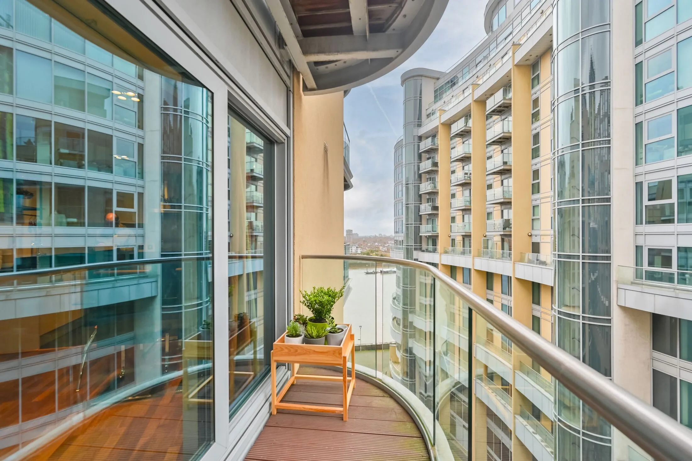 Flat Bridges Court in Greater London