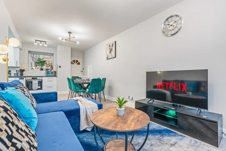Flat Kempsford Road in Greater London