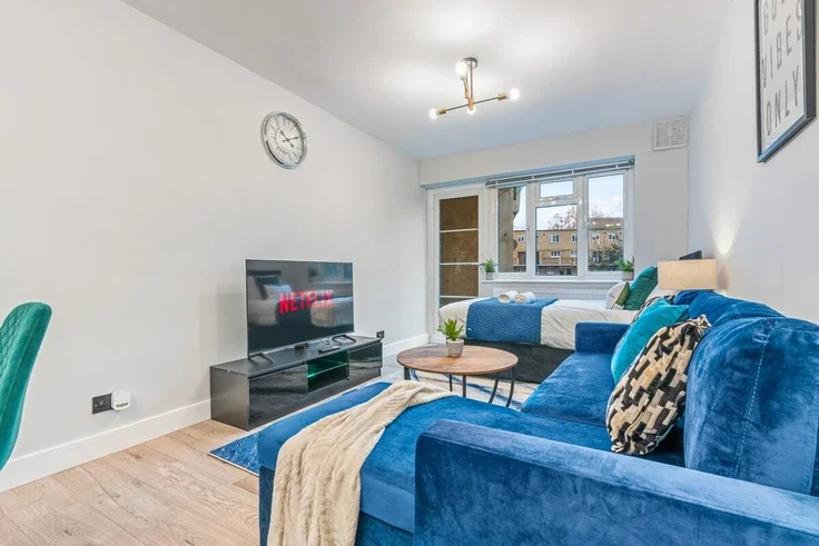 Flat Kempsford Road in Greater London