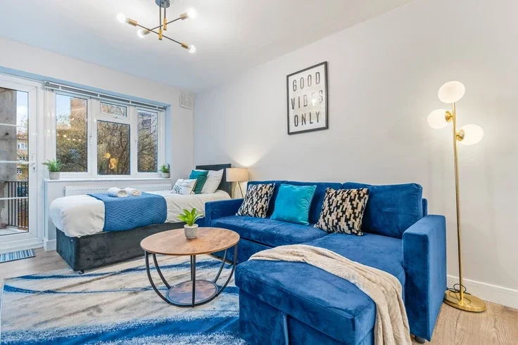 Flat Kempsford Road in Greater London