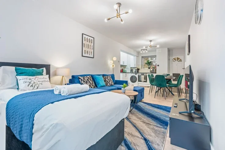 Flat Kempsford Road in Greater London