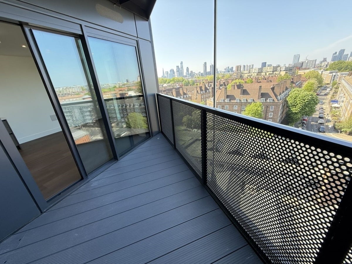 Flat Upper Street in Greater London