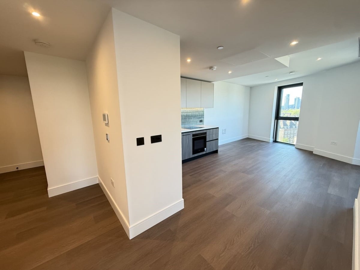 Flat Upper Street in Greater London