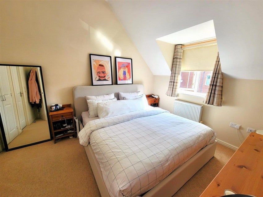 Flat Mare Close in Whitchurch