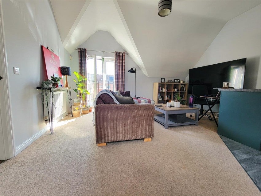 Flat Mare Close in Whitchurch