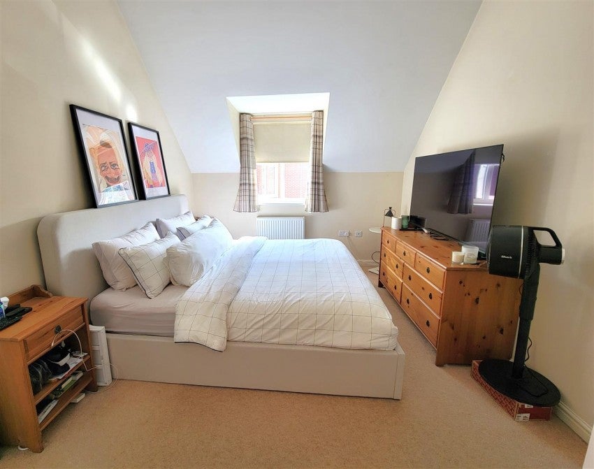 Flat Mare Close in Whitchurch
