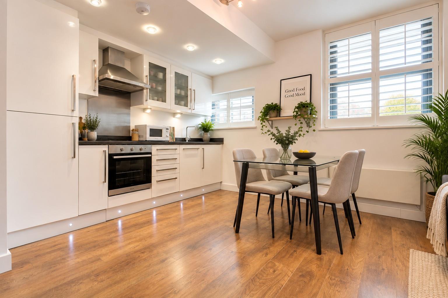 Flat Boleyn Road in Greater London