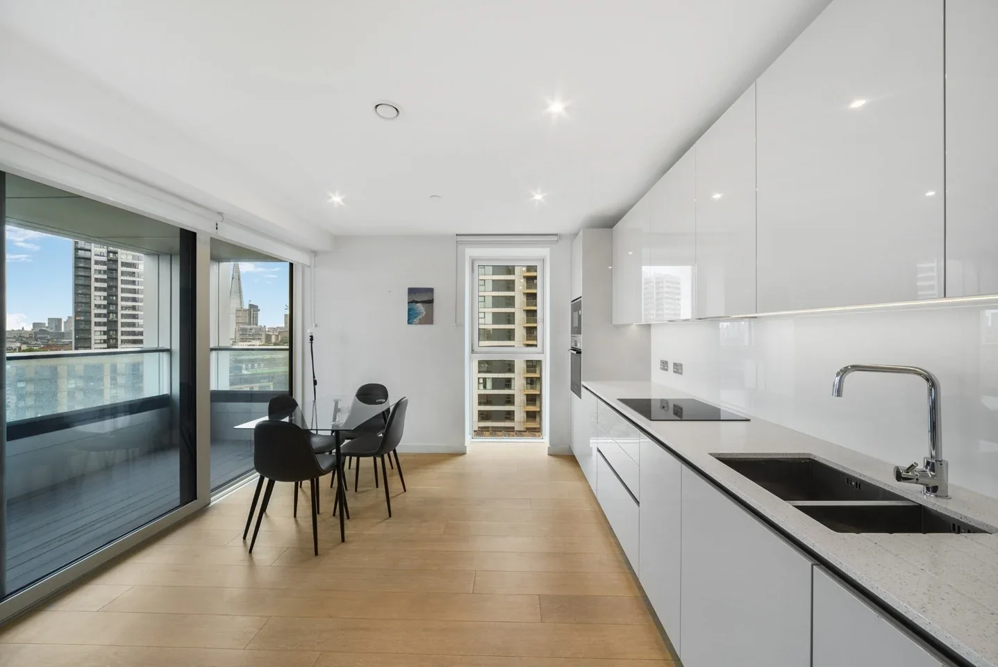 Flat Deacon Street in Greater London