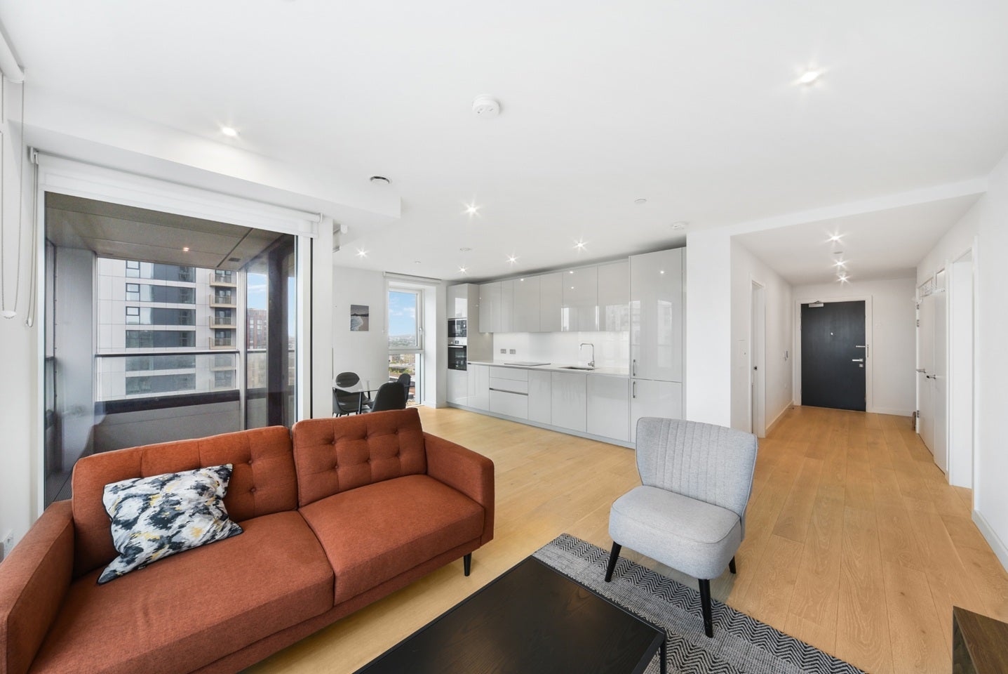 Flat Deacon Street in Greater London