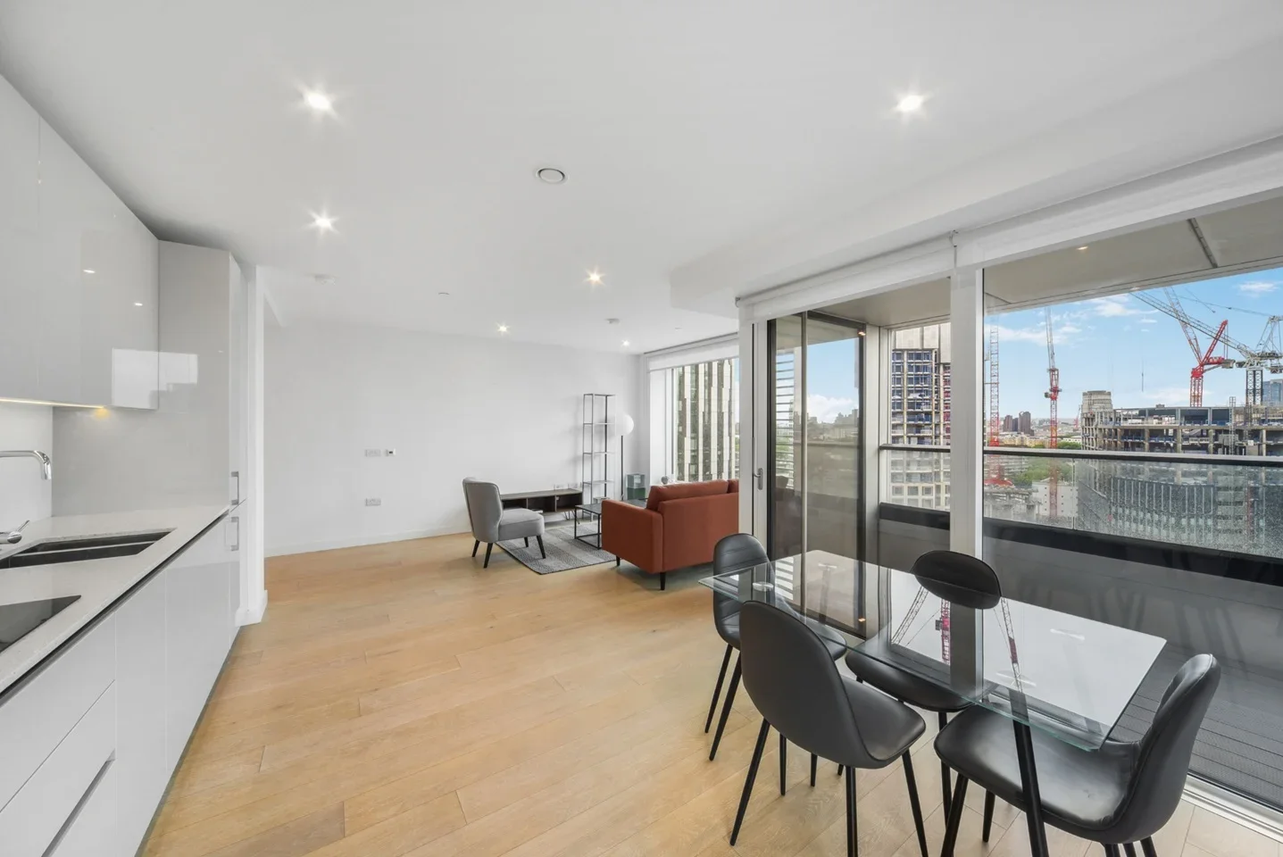 Flat Deacon Street in Greater London