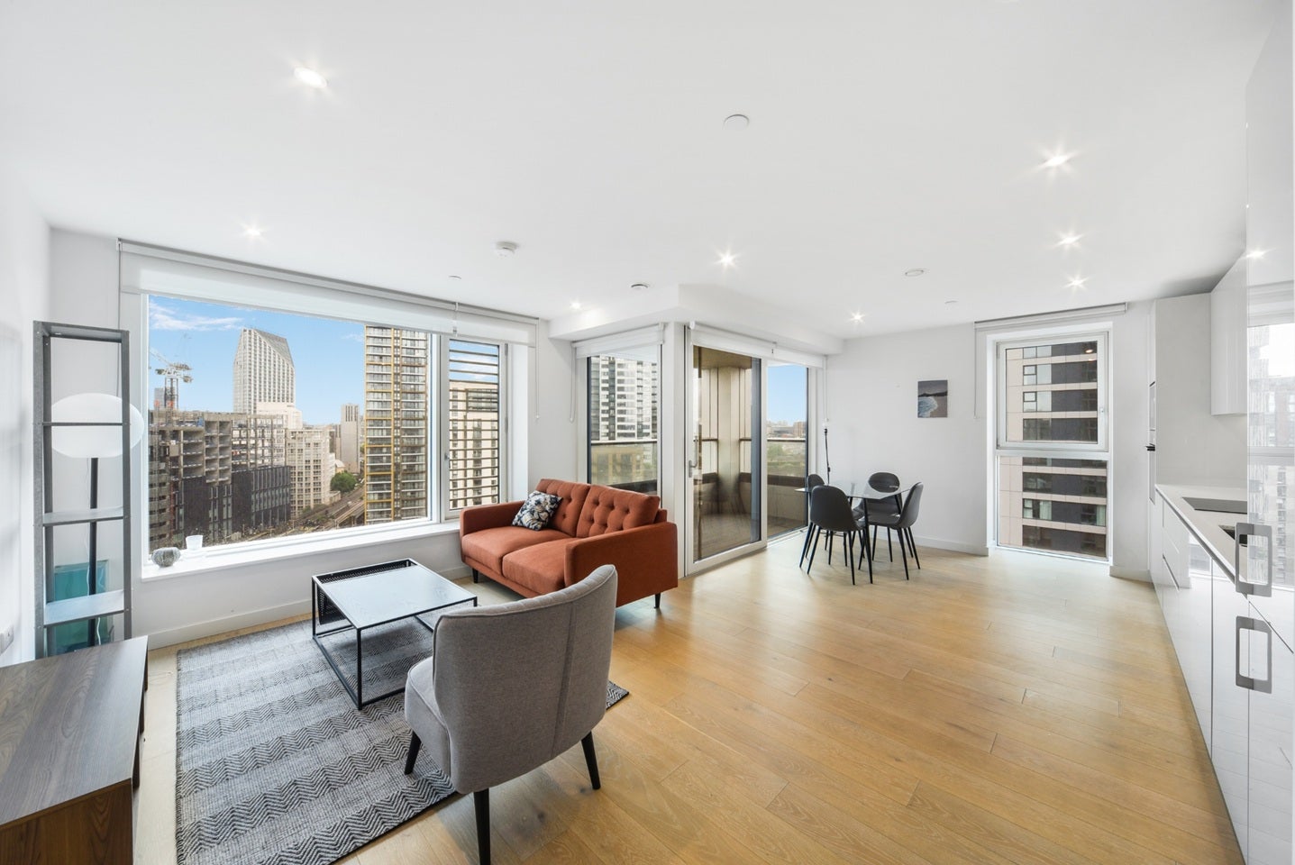 Flat Deacon Street in Greater London