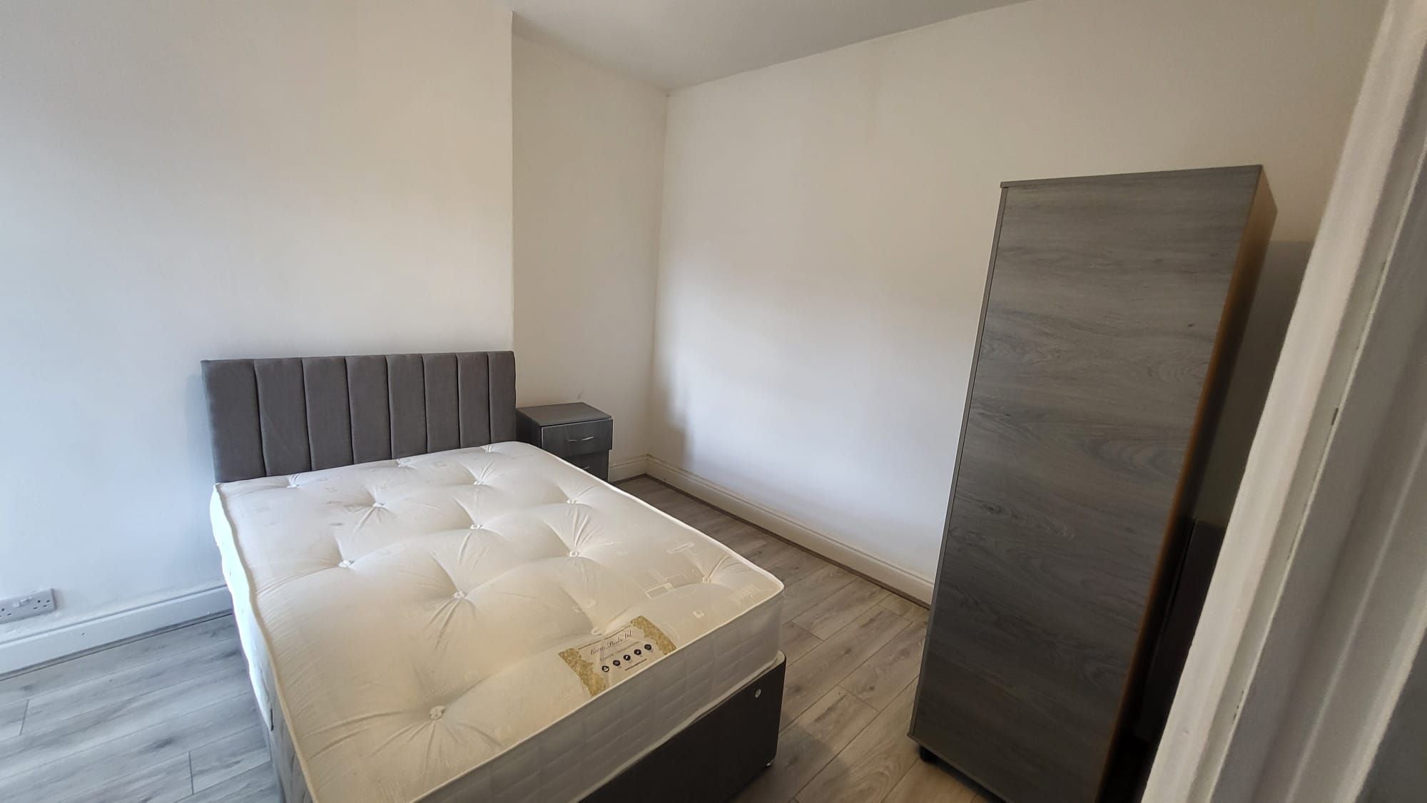 Flat Wilmslow Road in Manchester