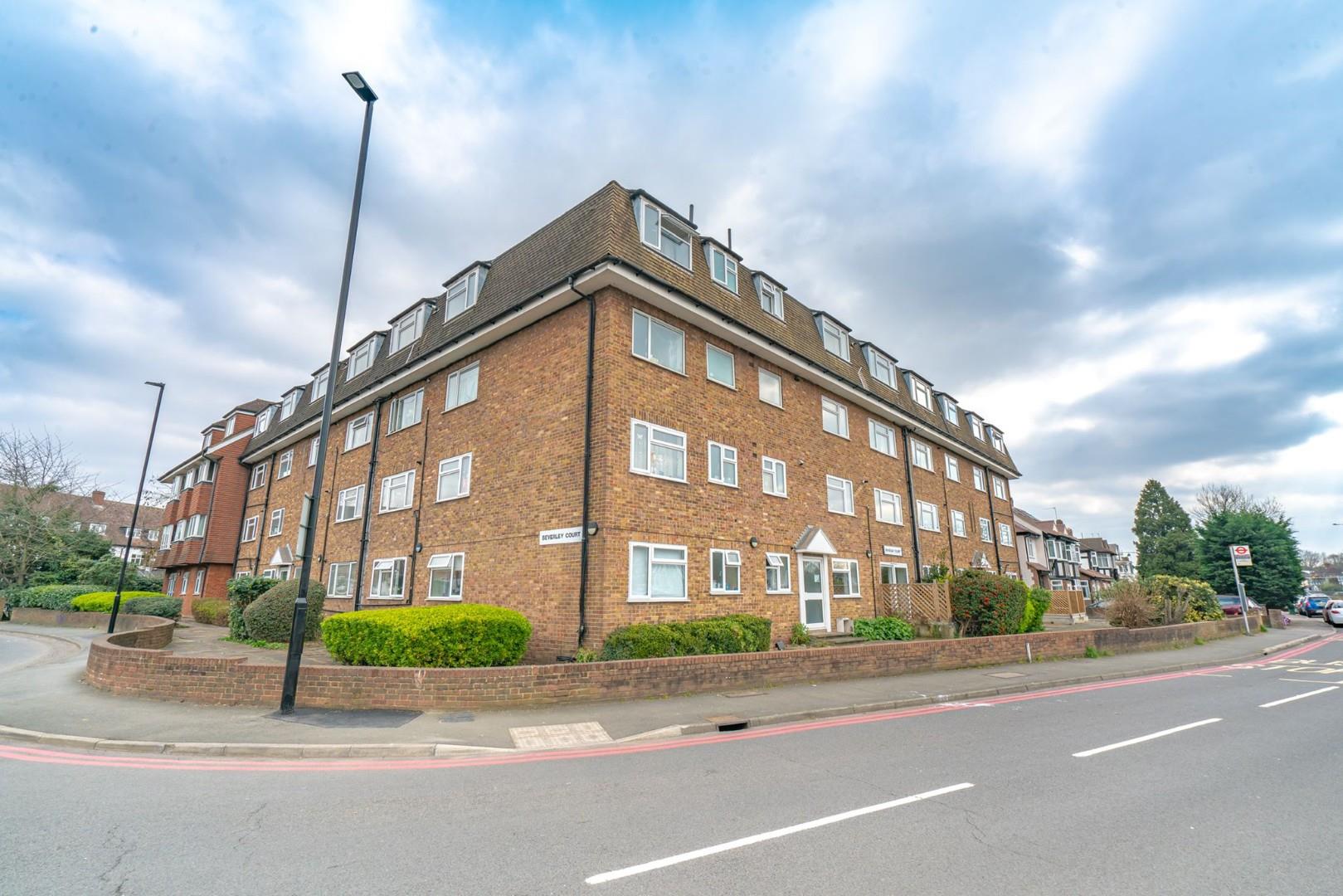 Flat Beverley Way in Greater London