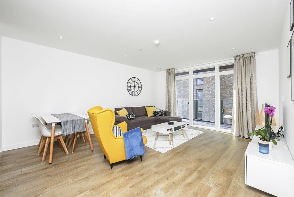 Flat Madeira Street in Greater London