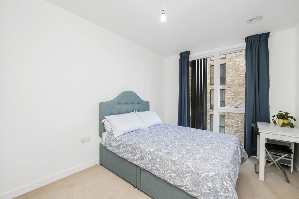 Flat Madeira Street in Greater London