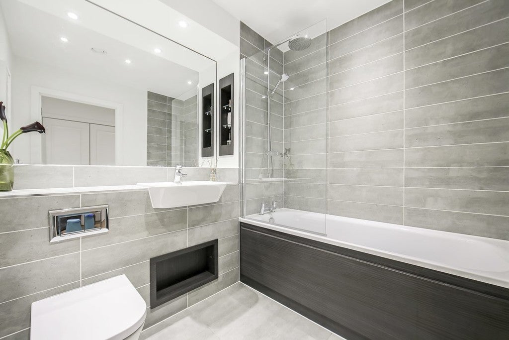 Flat Madeira Street in Greater London