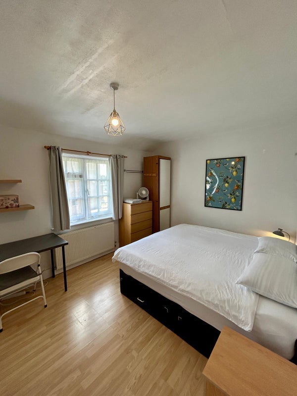 Room Primula Street in Greater London